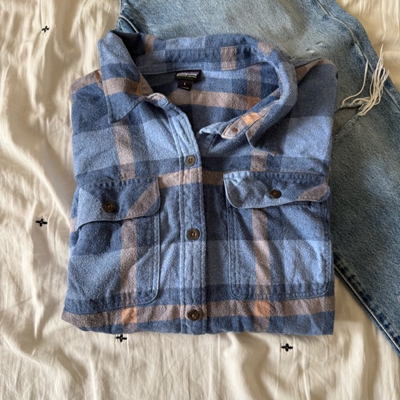 Patagonia Blue and Tan Checkered Button Down Shirt Size Large - Picture 1 of 6